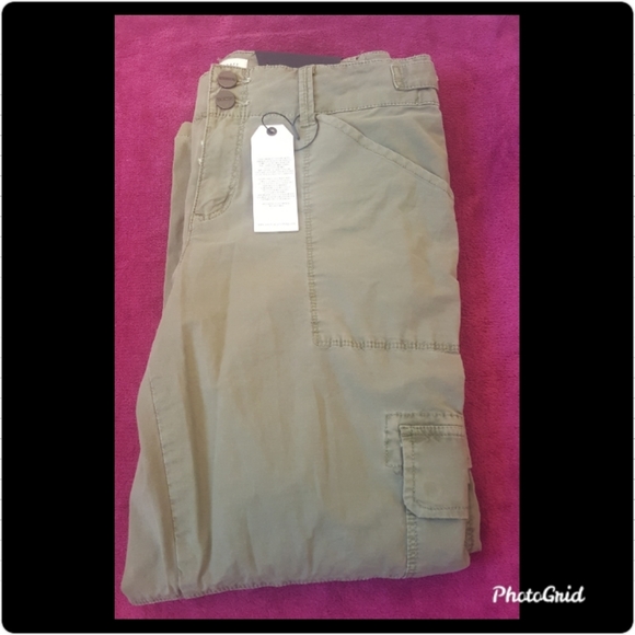 Cargo, style slim fit capris. - Picture 2 of 7